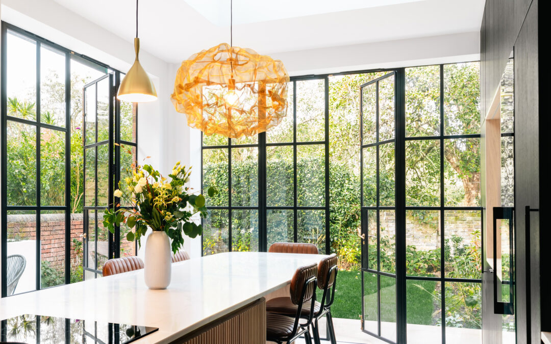 Mix di materiali (legno, metallo, vetro). Ristrutturare casa a Padova